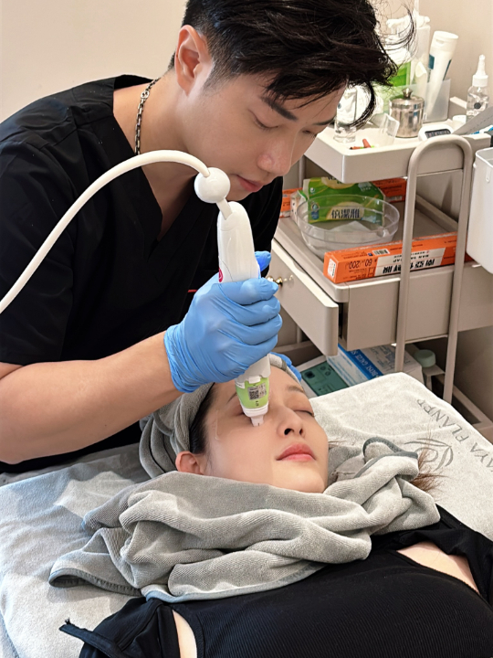 突破盲點的專業面診：在佳飛雅醫美遇見鄭瑞德醫師｜海芙電波｜大七